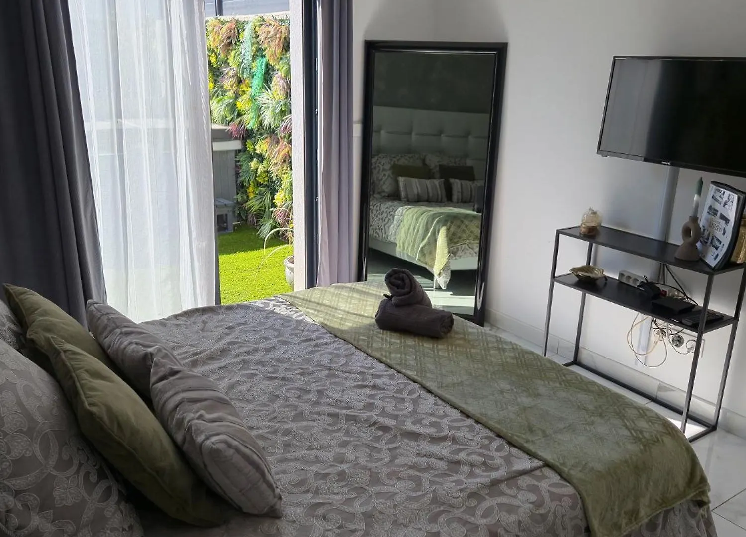 Phuket Bed & Breakfast Peypin