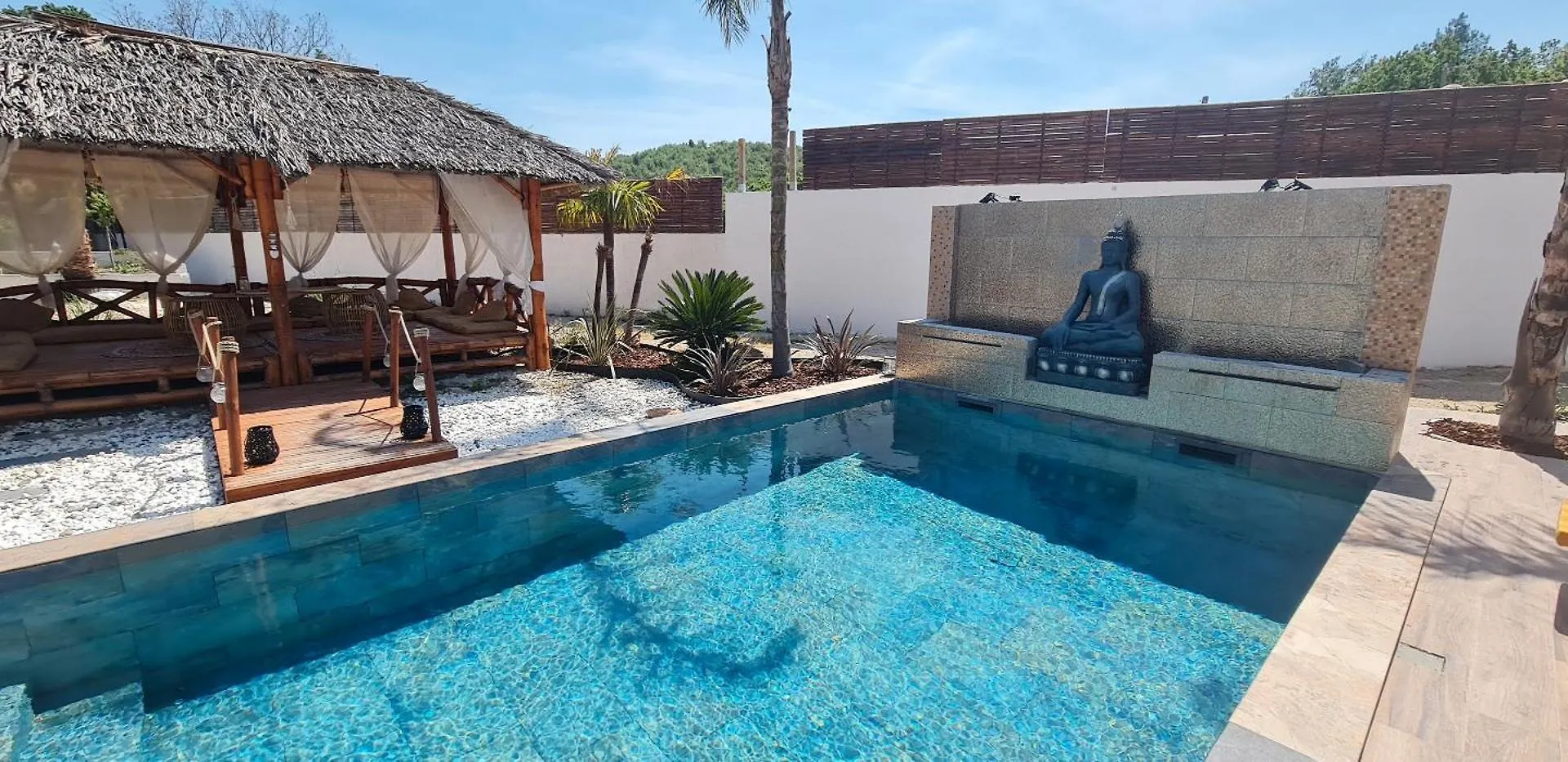 Phuket Bed & Breakfast Peypin France