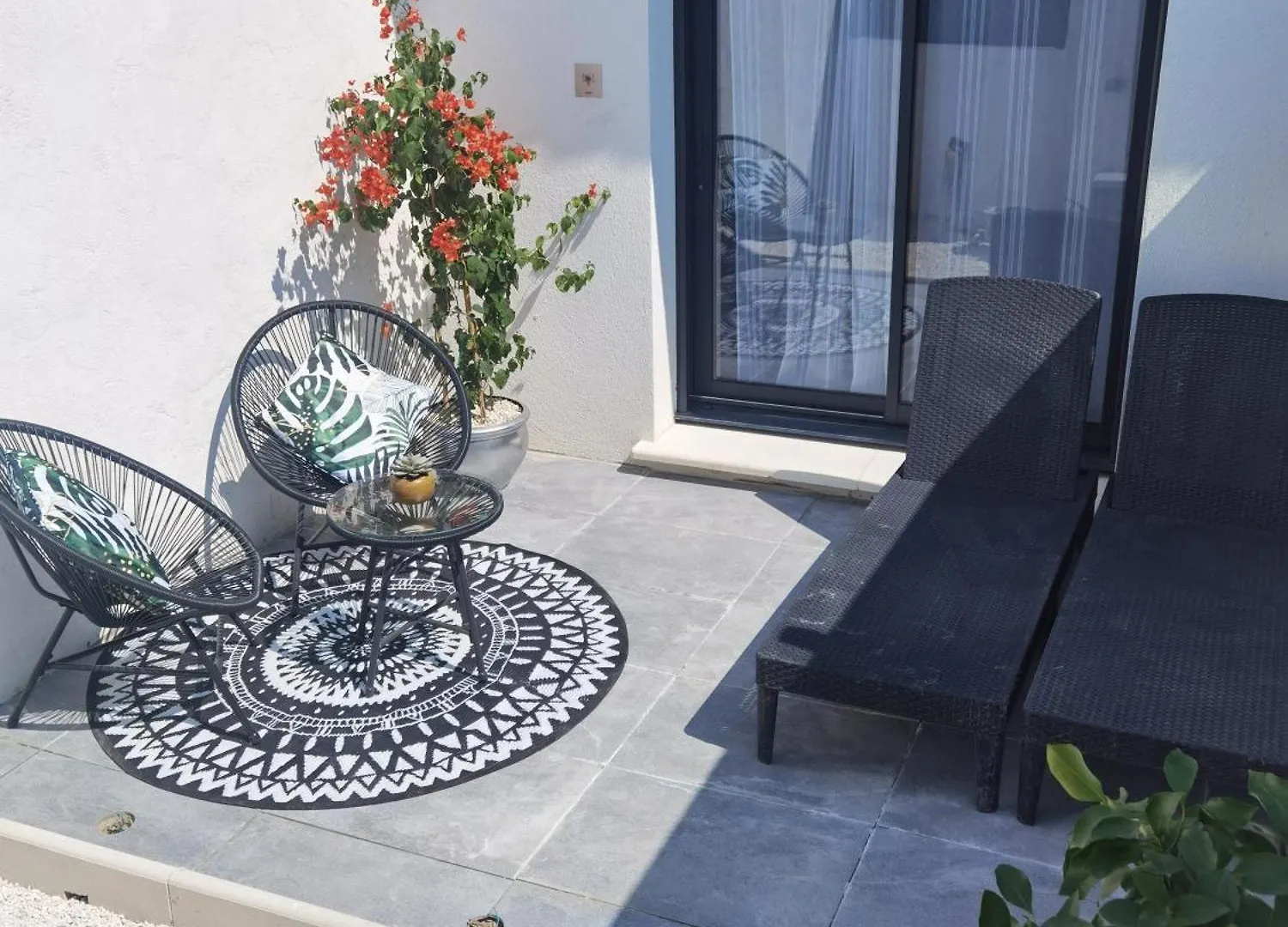 Phuket Bed & Breakfast Peypin France