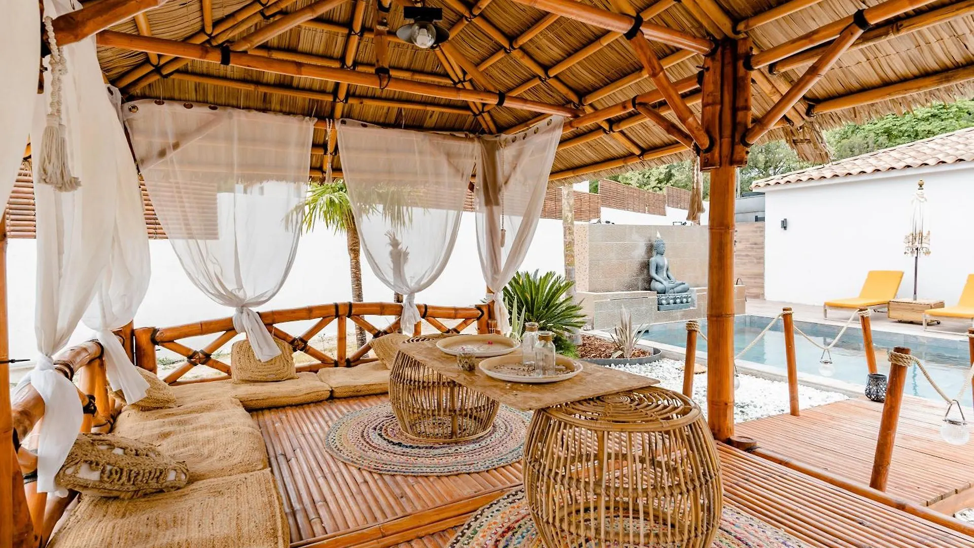 Phuket Bed & Breakfast Peypin France