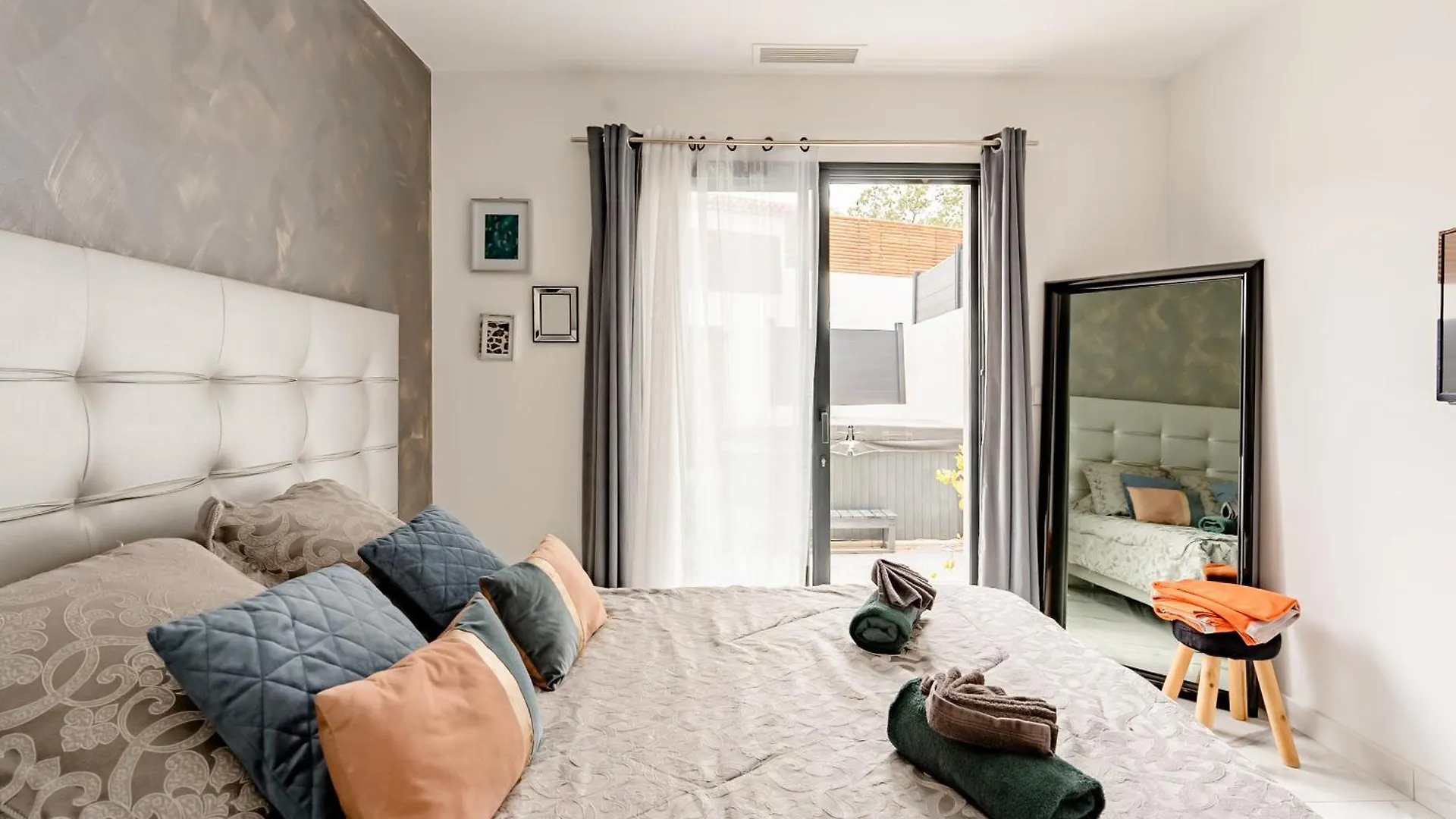Phuket Bed & Breakfast Peypin France