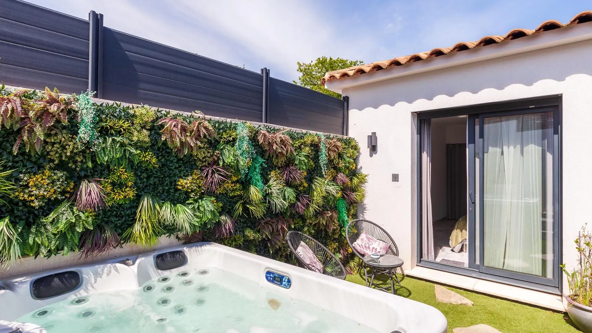 Phuket Bed & Breakfast Peypin France